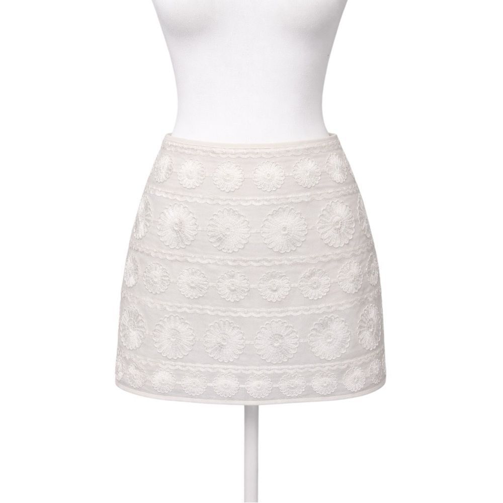DKNY White Embroidered Floral Skirt | Size 14 | $335 MSRP